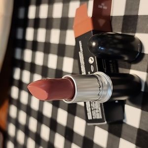 MAC COSMETICS LIPSTICK *COME OVER*